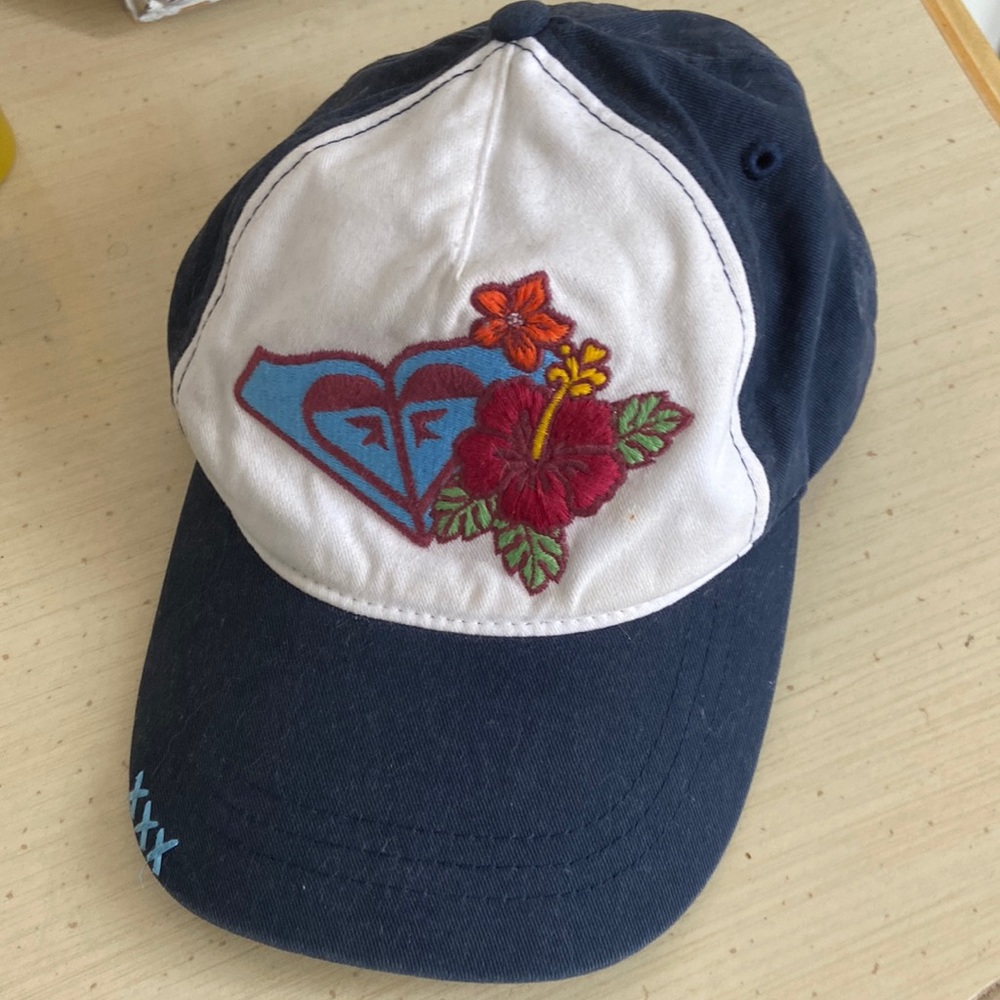 Roxy baseball hat. Navy with flower embroidery.